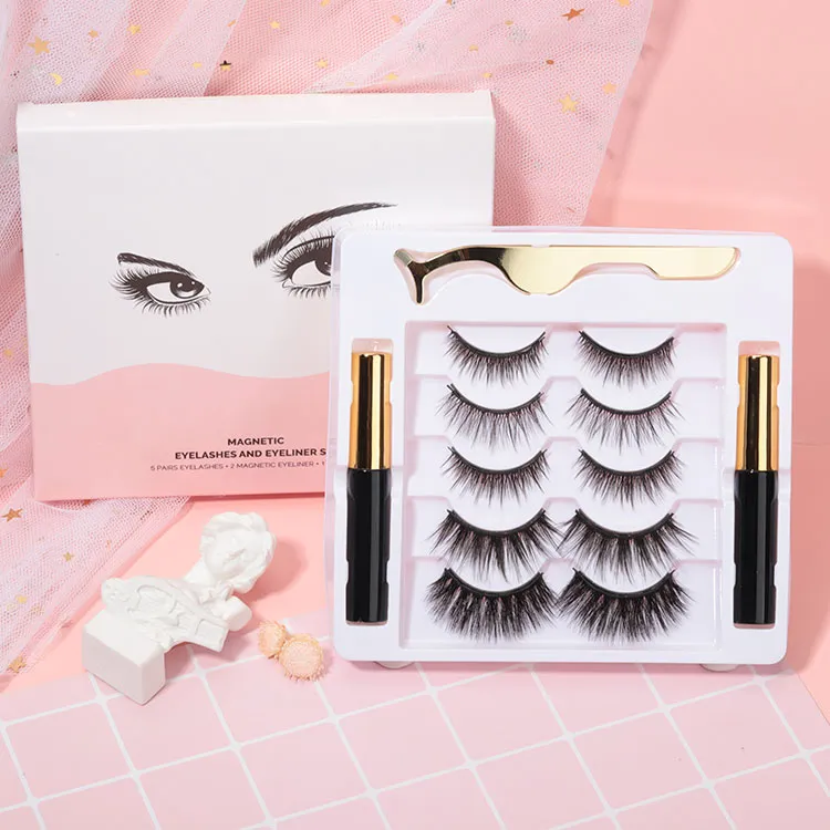 Cenários de artesanato e aplicação de Strip Lashes
